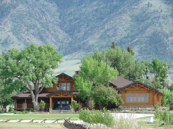 Ing chink style log Casper Wyoming custom home builder handcrafted details (3) - Deerwood Log Homes - Custom Built Homes and Cabins - Laramie, Wyoming and The Centennial Valley - deer-wood.com - (307) 742-6554