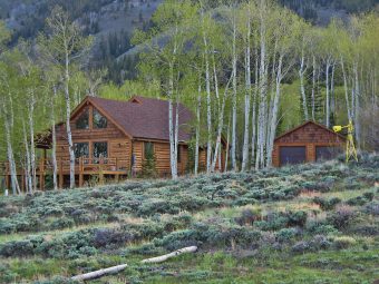 Star log timber frame post & beam hybrid Centennial Wyoming custom handcrafted home builder (4) - Deerwood Log Homes - Custom Built Homes and Cabins - Laramie, Wyoming and The Centennial Valley - deer-wood.com - (307) 742-6554